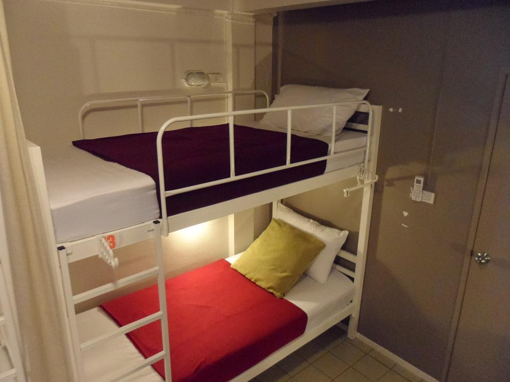 Need Sleep Hostel Бангкок Екстер'єр фото
