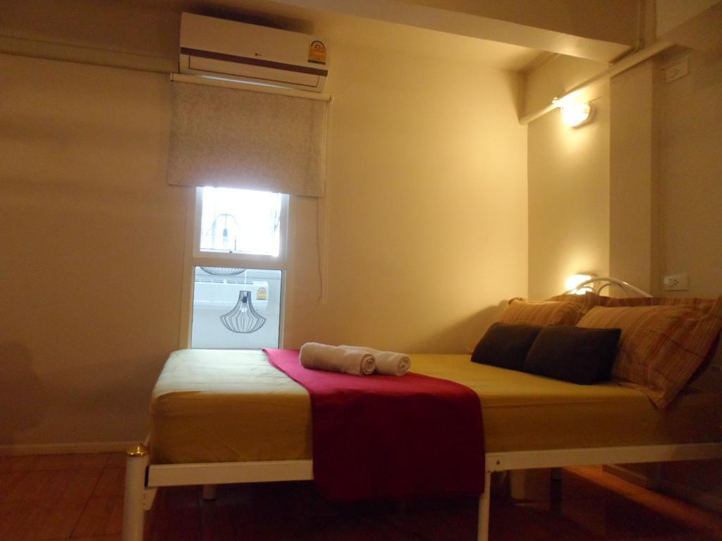 Need Sleep Hostel Бангкок Екстер'єр фото
